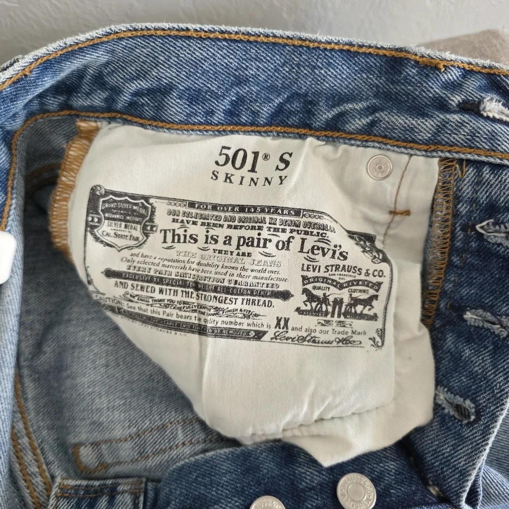 Levis Womens 501 Skinny Tapered Button Fly Distressed Blue Denim Jeans Sz 27x30 - Picture 8 of 11